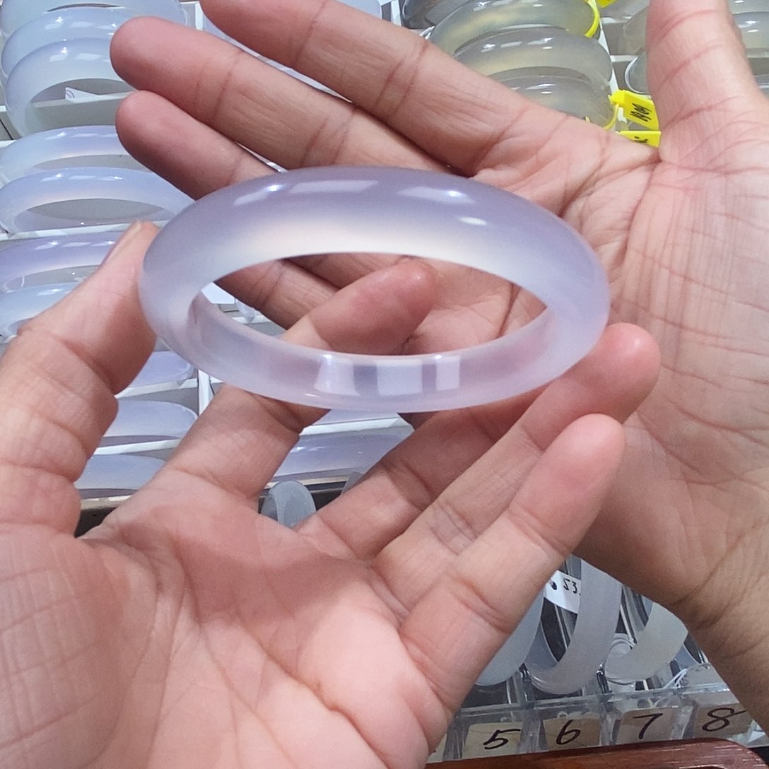 玛瑙/玉髓手镯未镶嵌大*颖