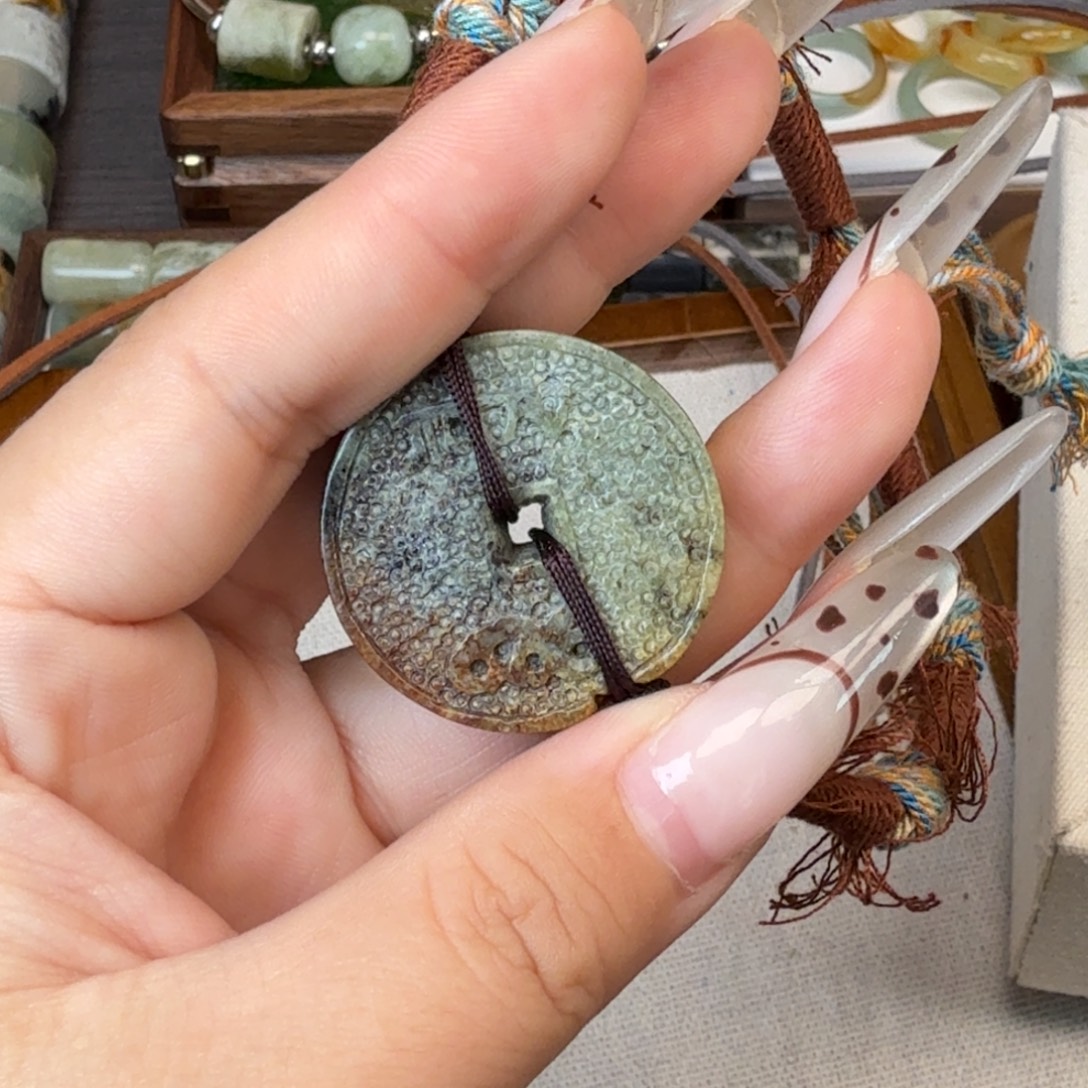 叁***蛇纹石玉未镶嵌颈饰