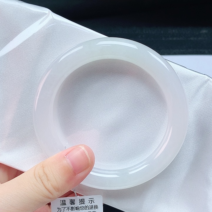 翡翠手镯未镶嵌53圈