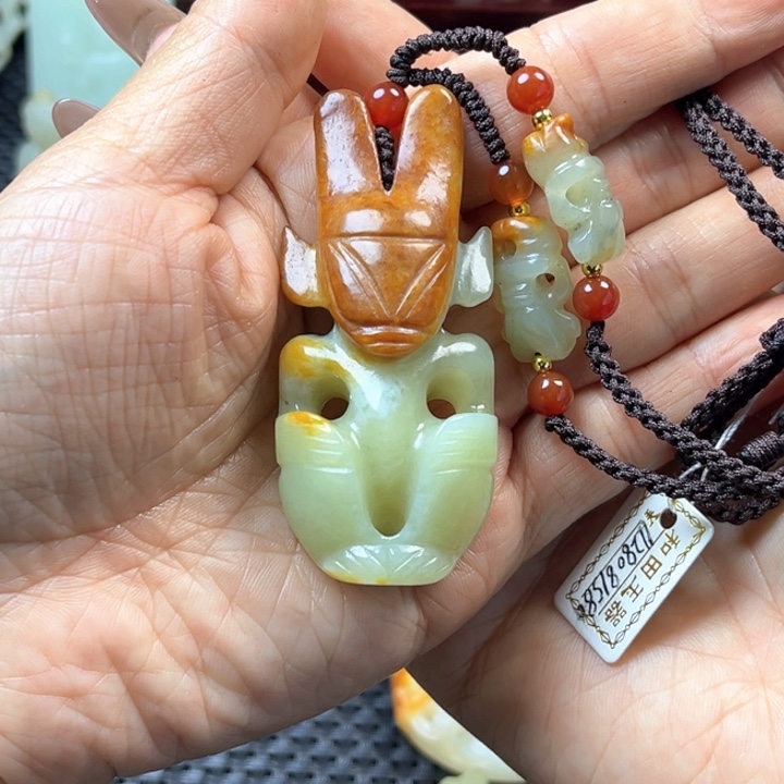 和田玉未镶嵌珠宝奇石飞**空