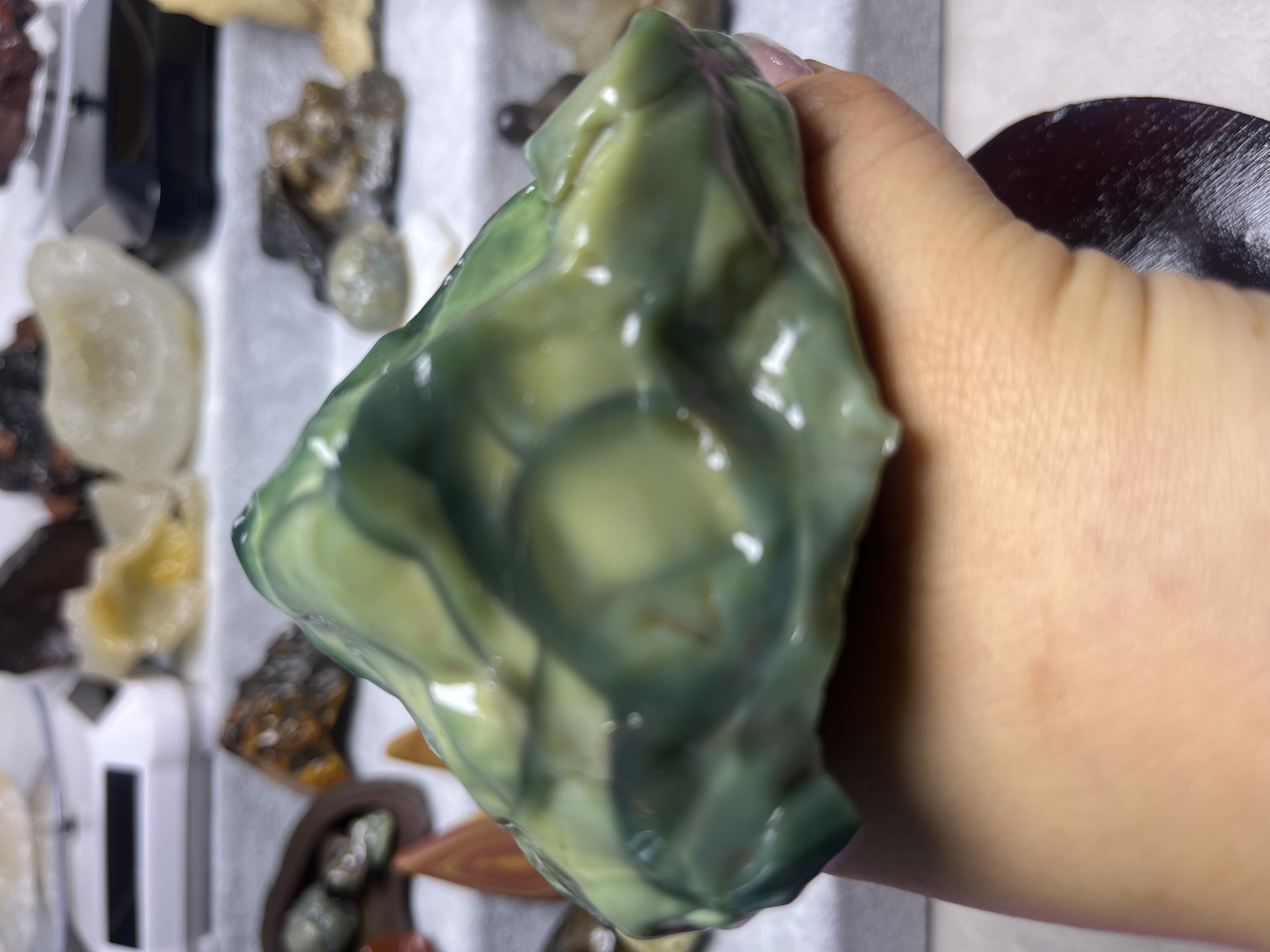 阿拉善戈壁石天然银根彩石手把件沙漠漆隔壁老皮象形石壁挂漆原石