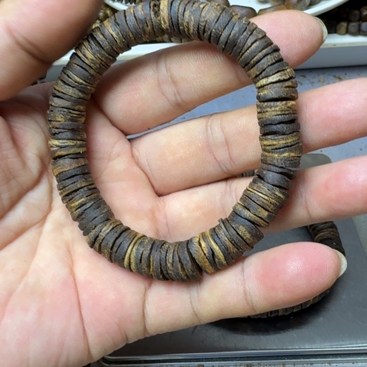 沉香手串m***a乌身手串11克