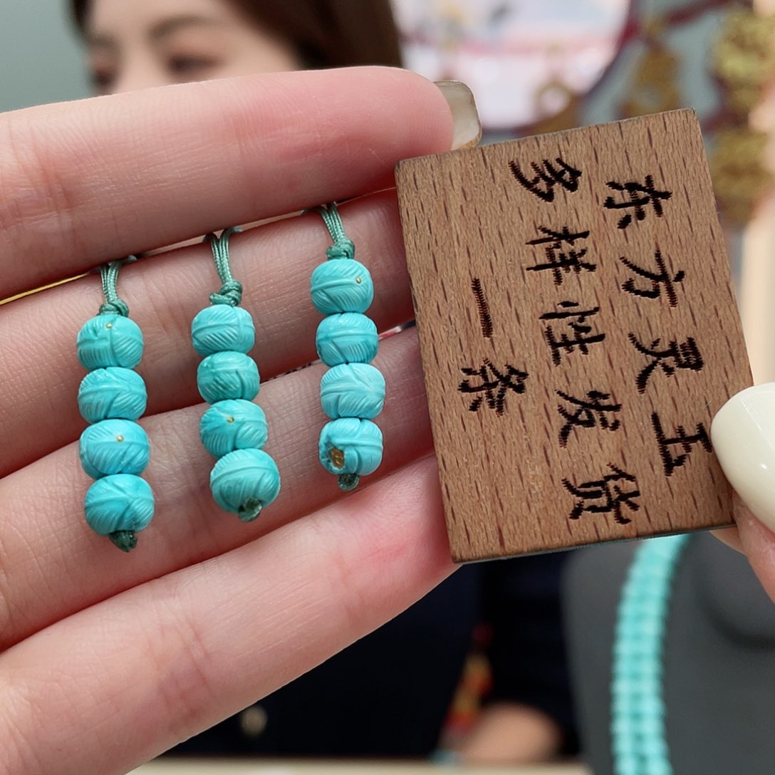 绿松石颈饰未镶嵌