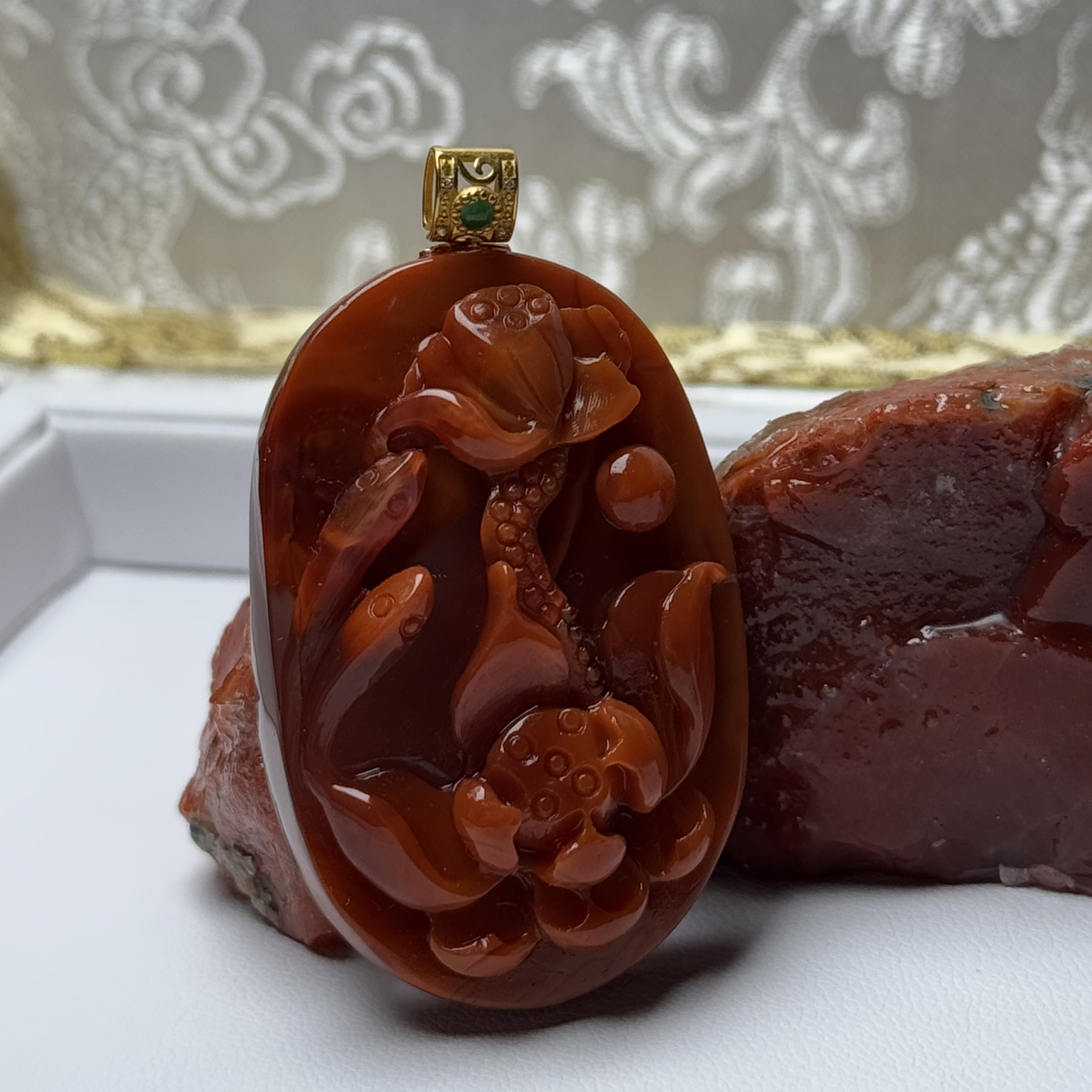 【祥盈顺】天然南红玛瑙牛血红精工荷花锦鲤18k镶嵌
