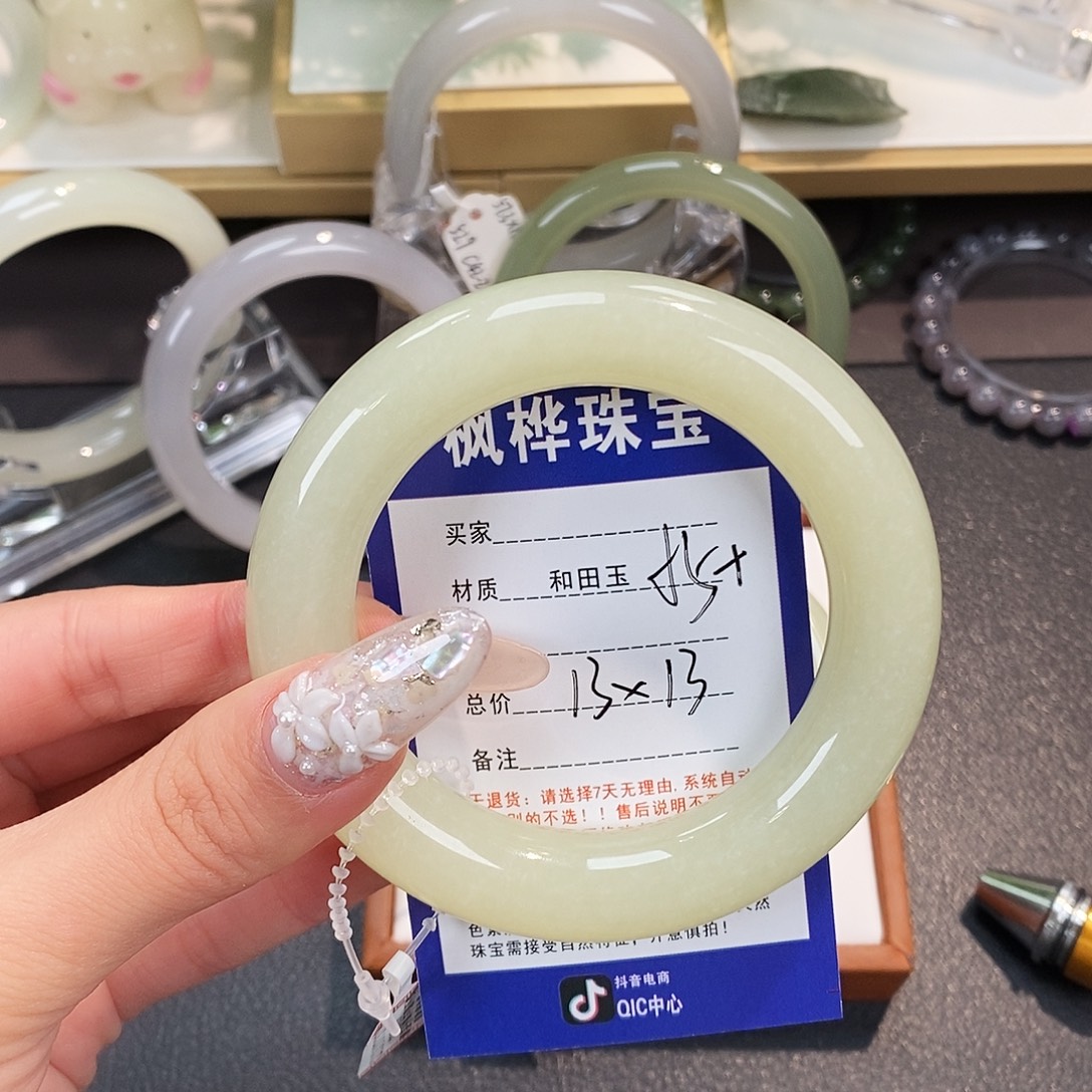 和田玉未镶嵌手镯