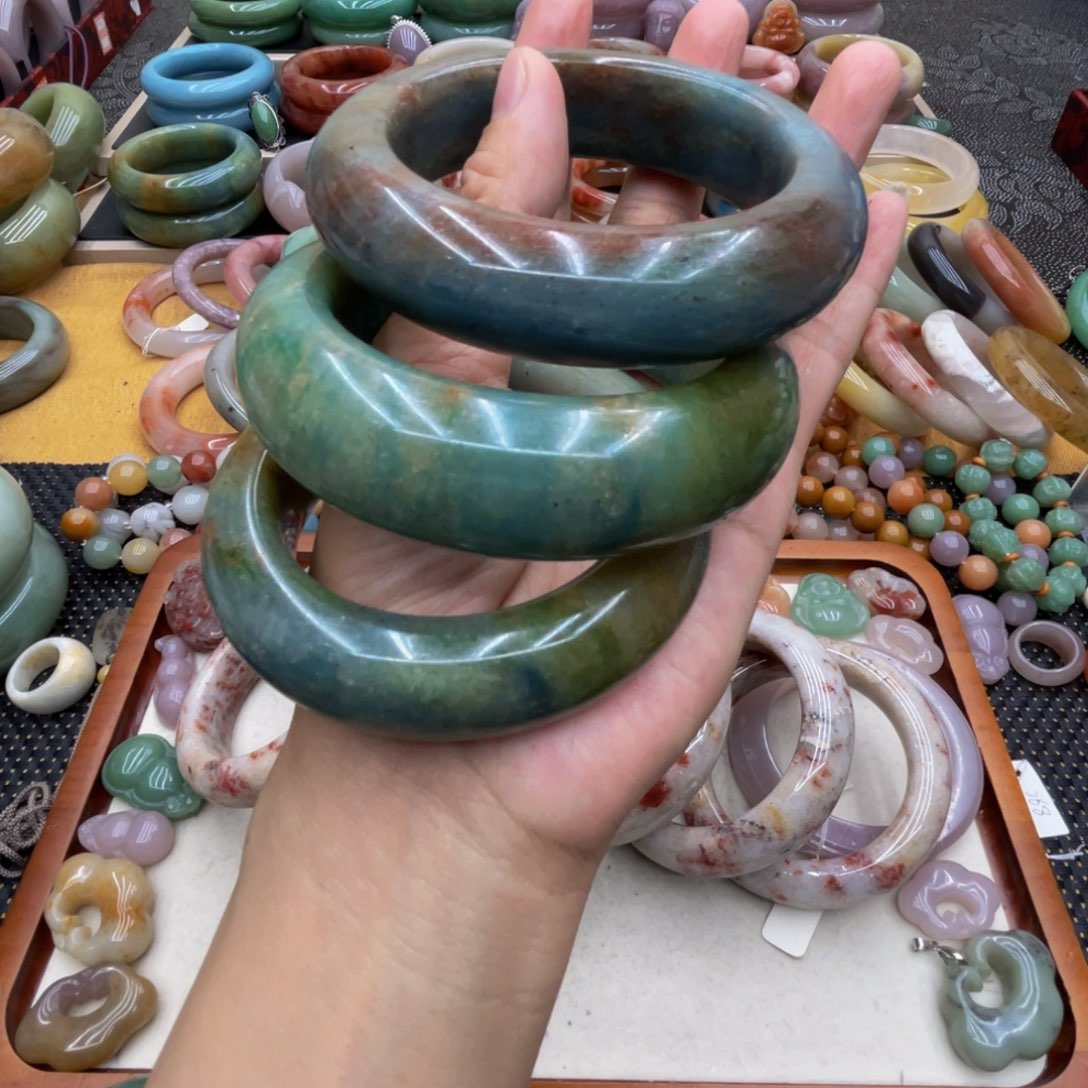 未镶嵌圈口齐全石英质玉