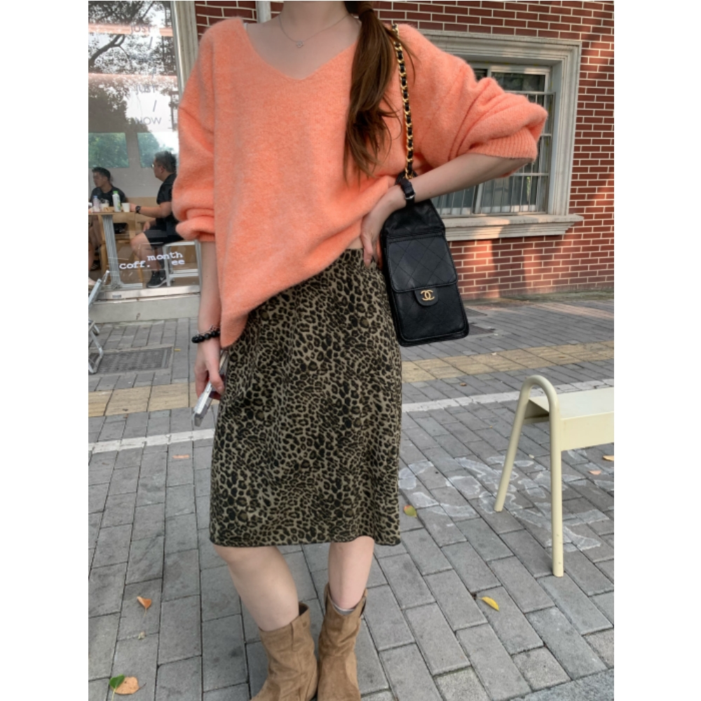  v领拉绒软糯毛衣慵懒宽松显瘦上衣高腰显瘦豹纹半身裙两件套装