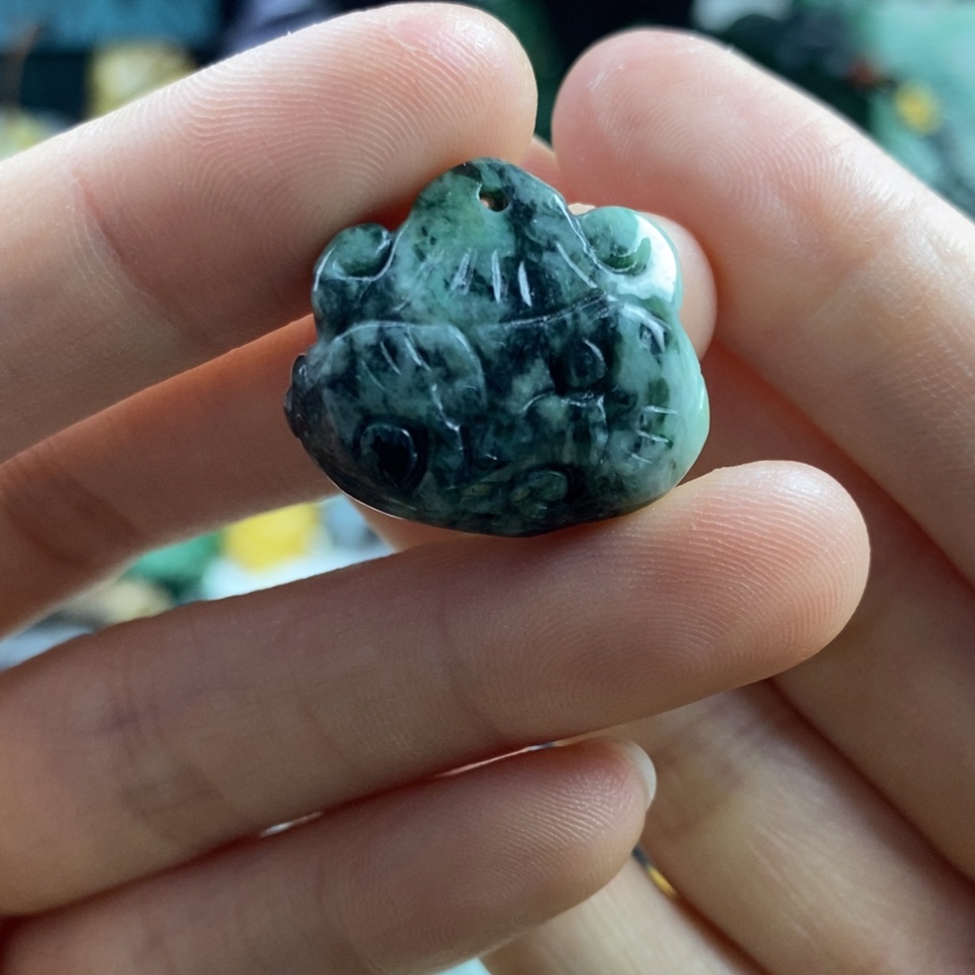 翡翠颈饰未镶嵌吊坠