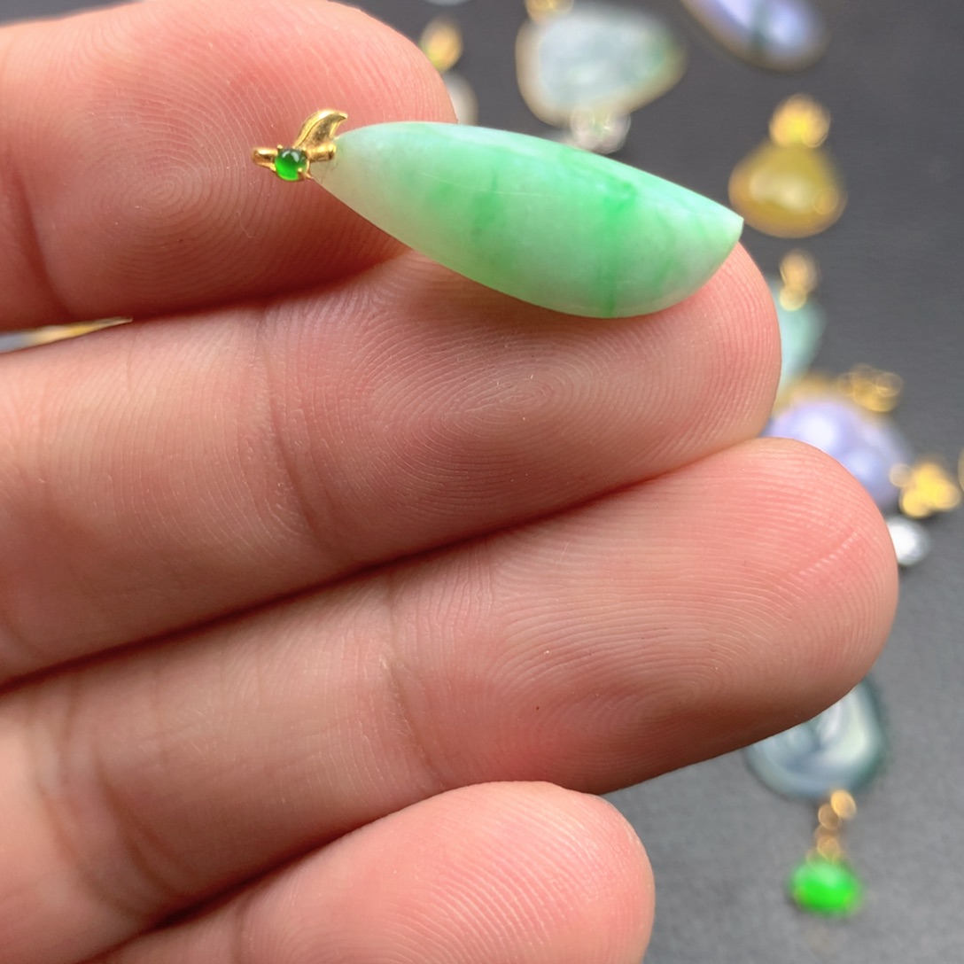 【闪购商品】颈饰18K金镶嵌翡翠翡翠