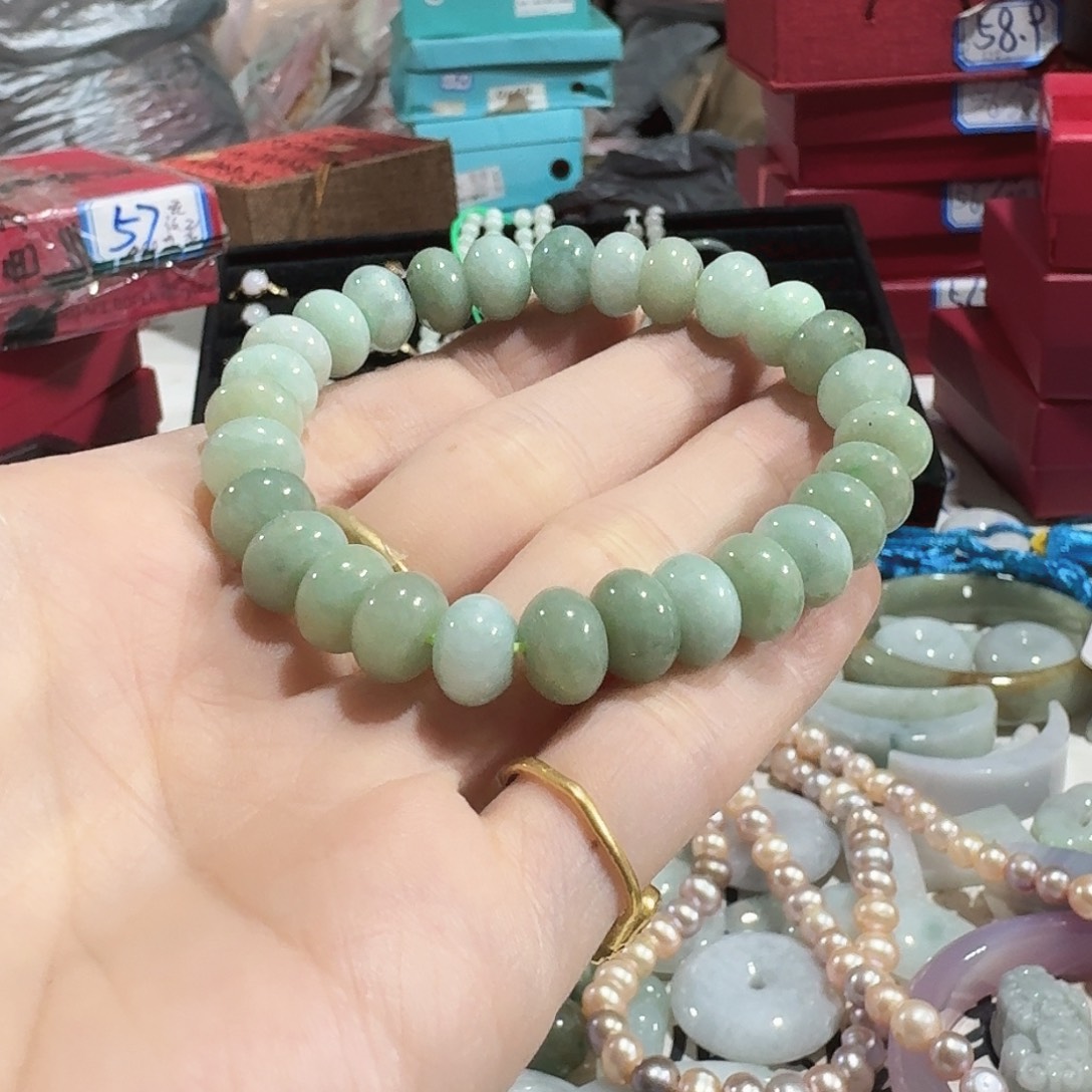 天***8翡翠18K金镶嵌颈饰5616