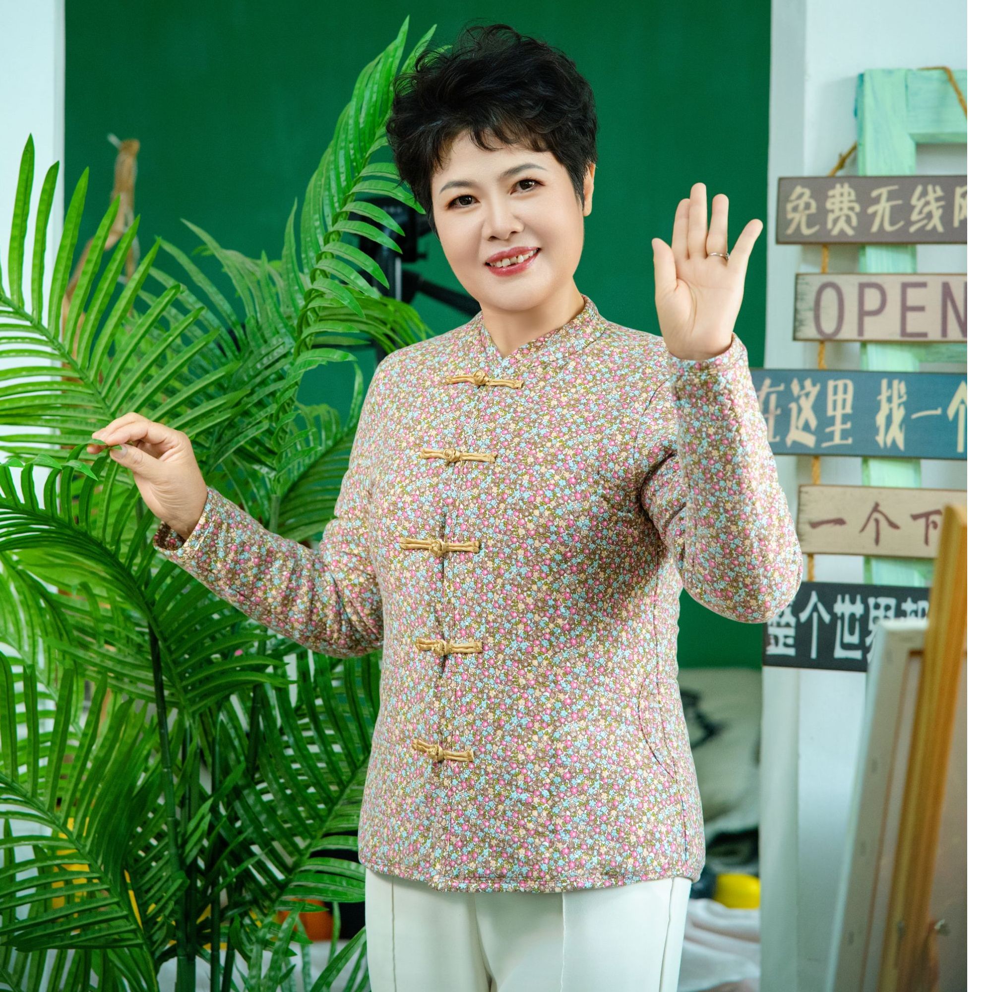 女士秋冬时尚驼绒棉布扣款棉服