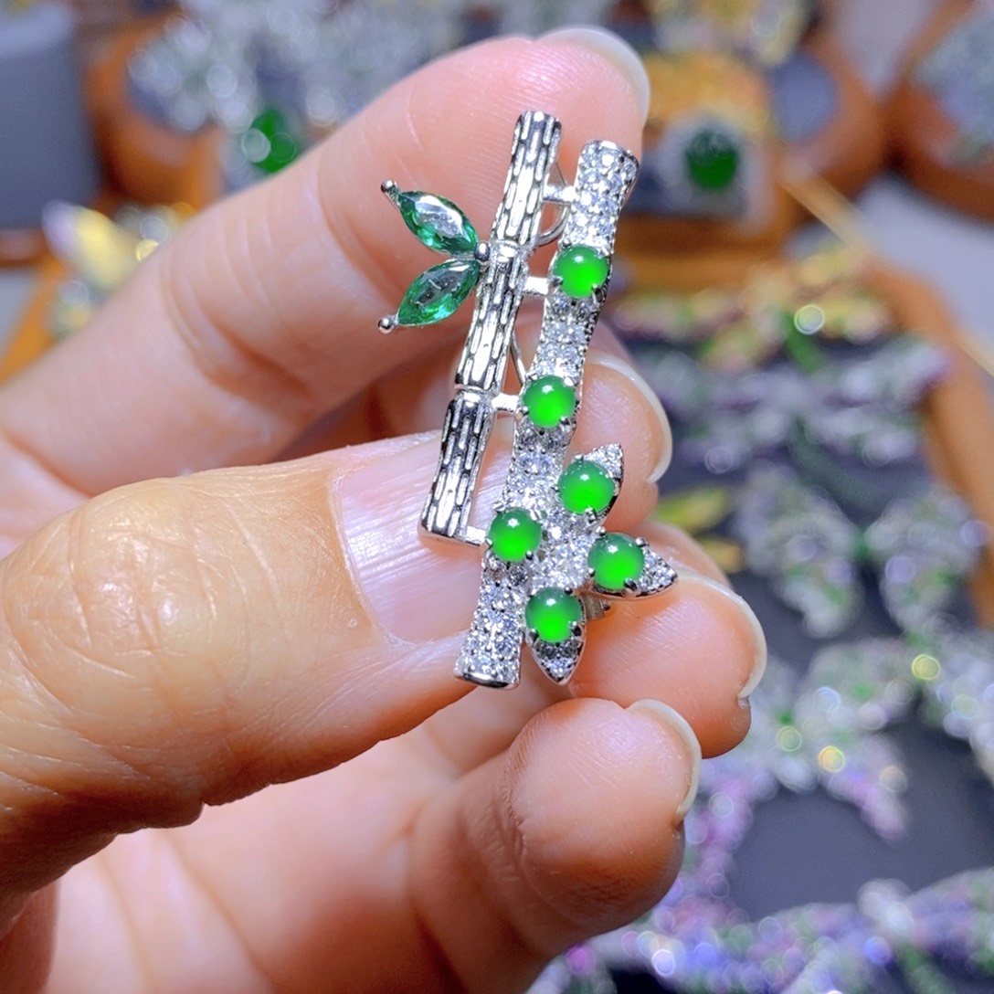 翡翠颈饰银S925镶嵌天然翡翠