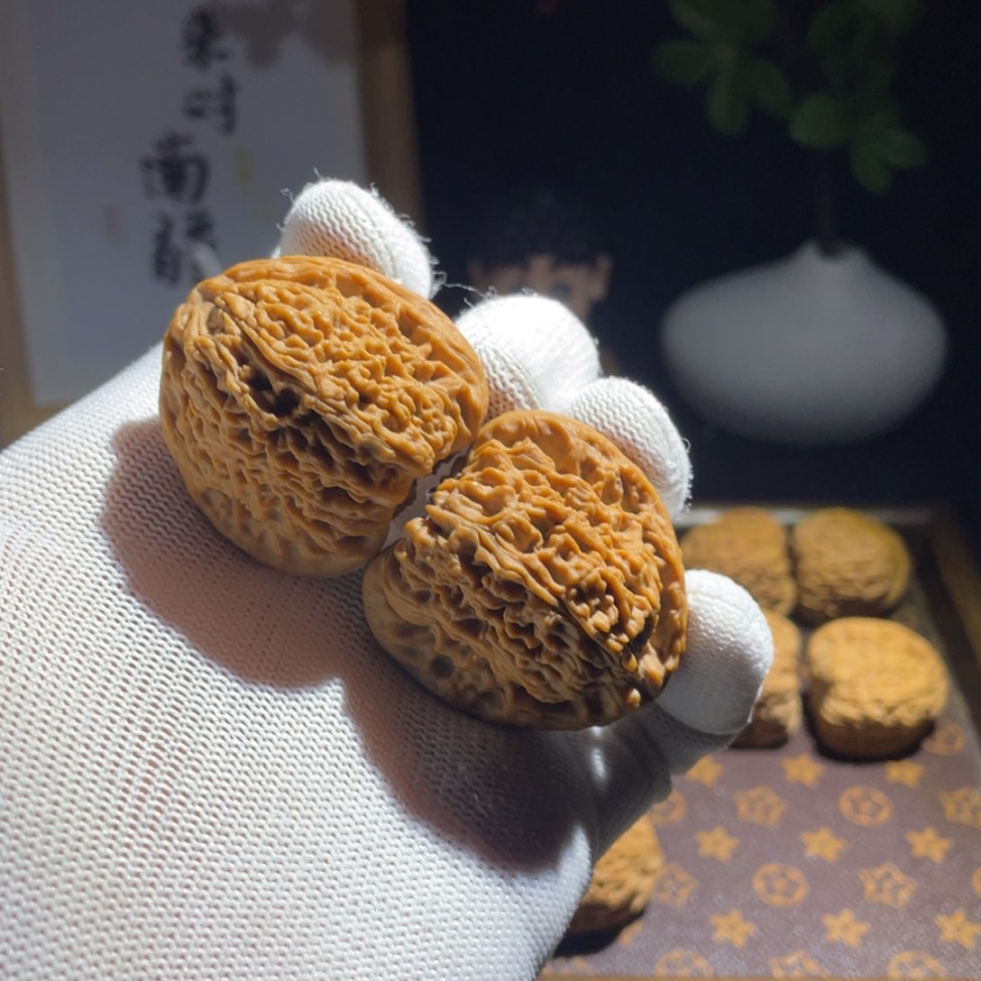 文玩核桃吊坠朱*臭核桃