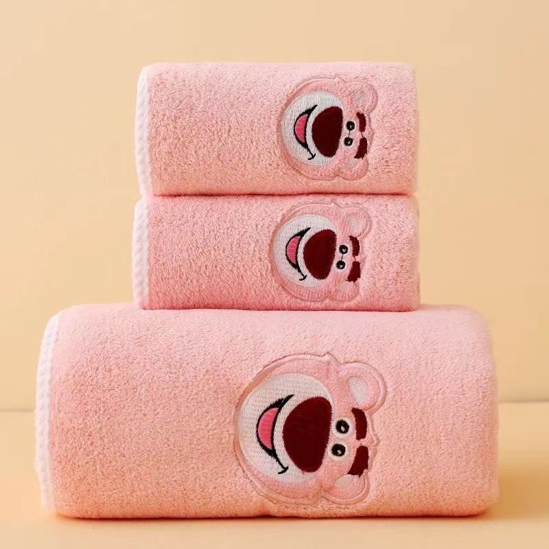 粉色草莓熊3件套珊瑚绒浴巾70.140cm+2条毛巾30.60cm