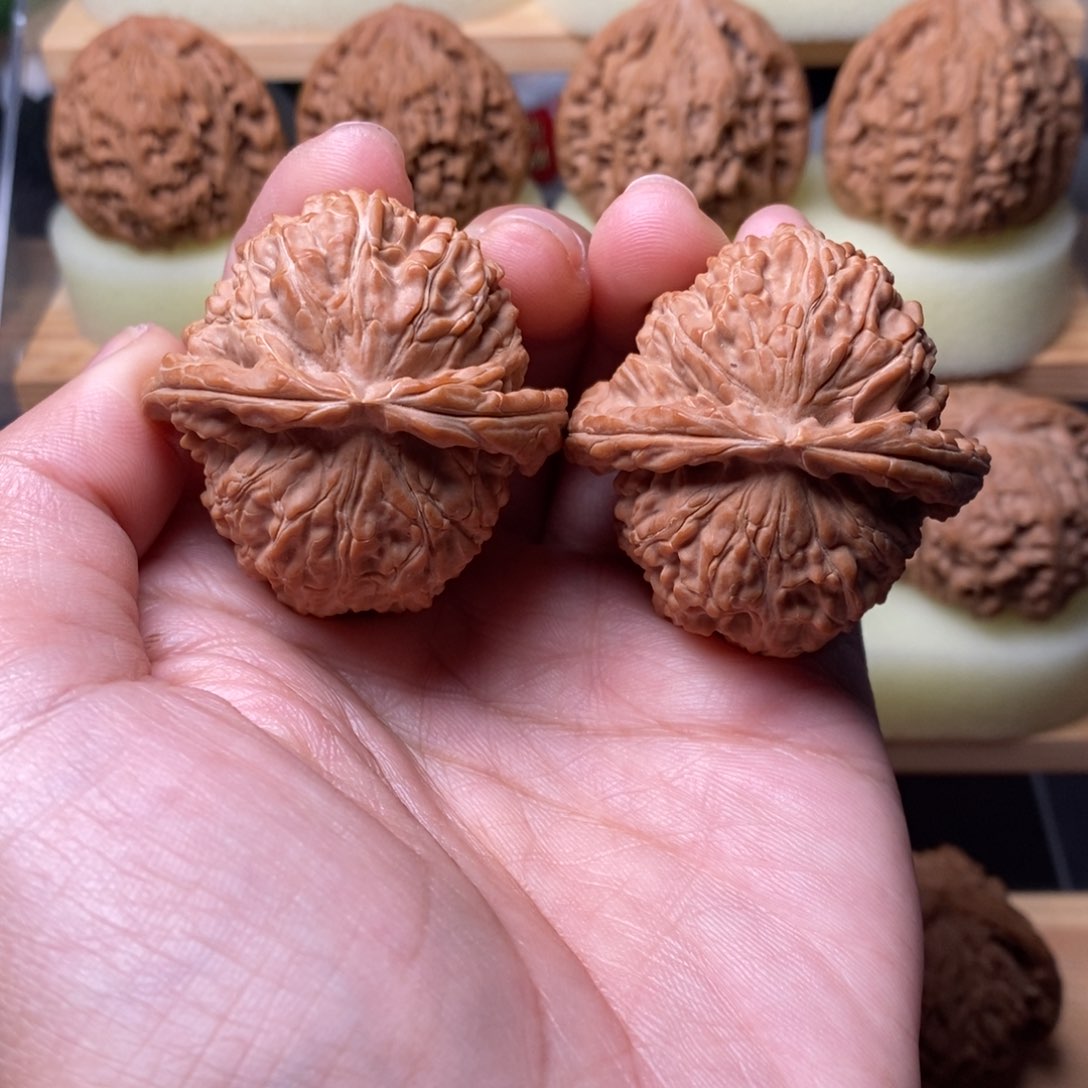 文玩核桃吊坠白狮子43