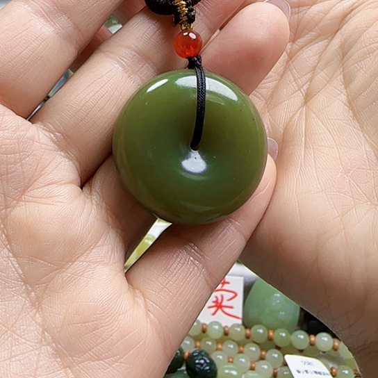 和田玉颈饰未镶嵌