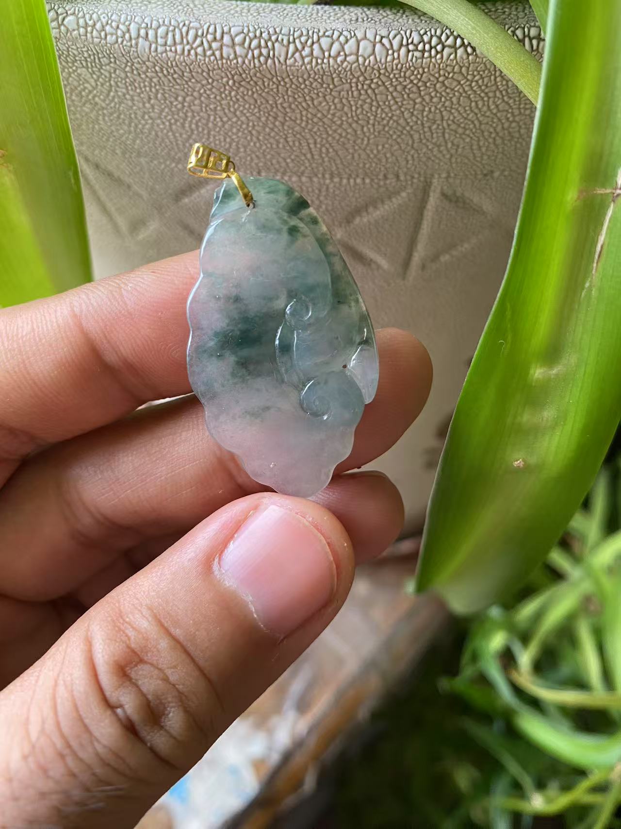 天然缅甸A货冰种飘花翡翠如意雕刻精美设计巧妙寓意非凡飘花灵动