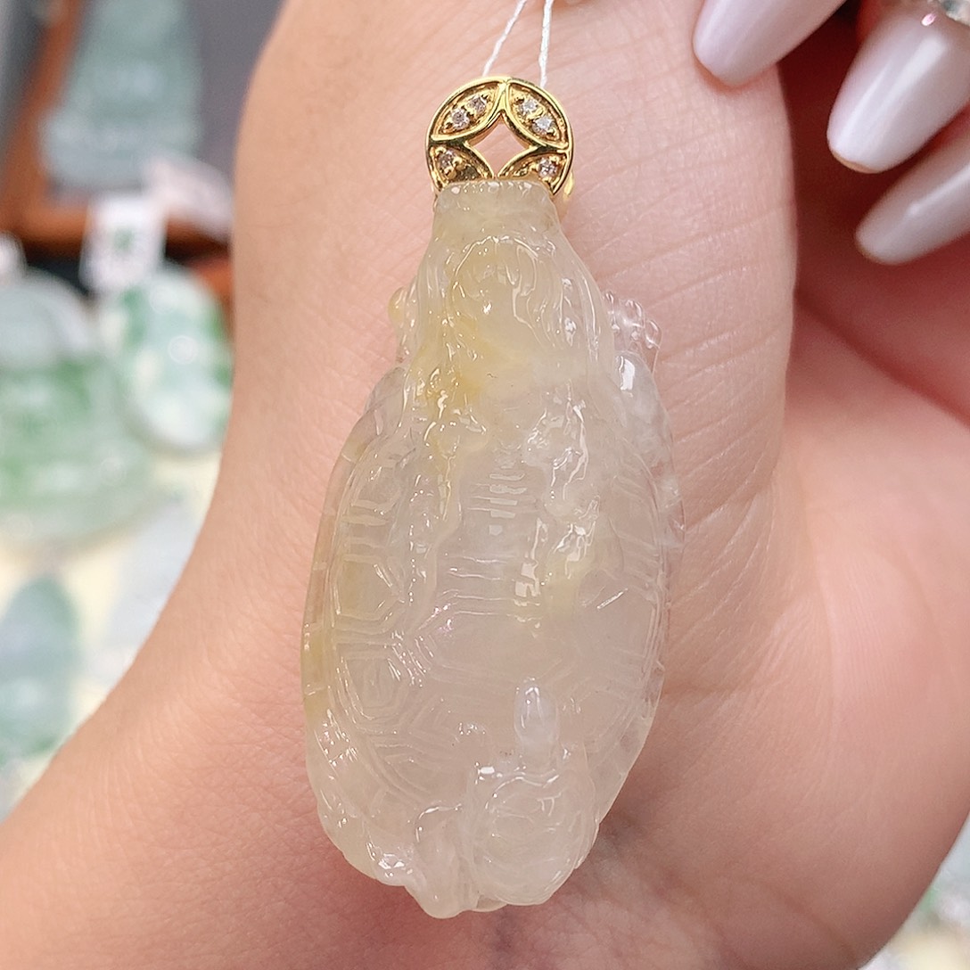 颈饰18K金镶嵌翡翠龙龟