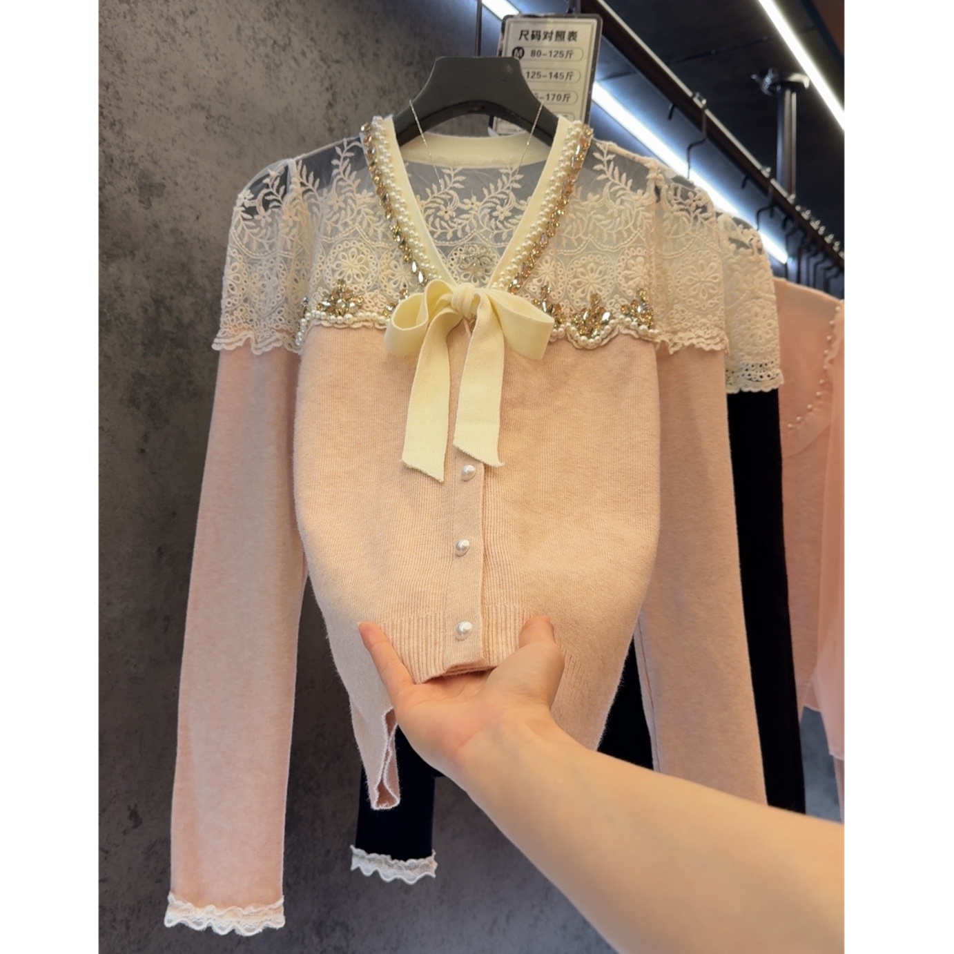 【定制大码女装80-200斤】温柔气质重工蕾丝显瘦蝴蝶结开衫上衣2065