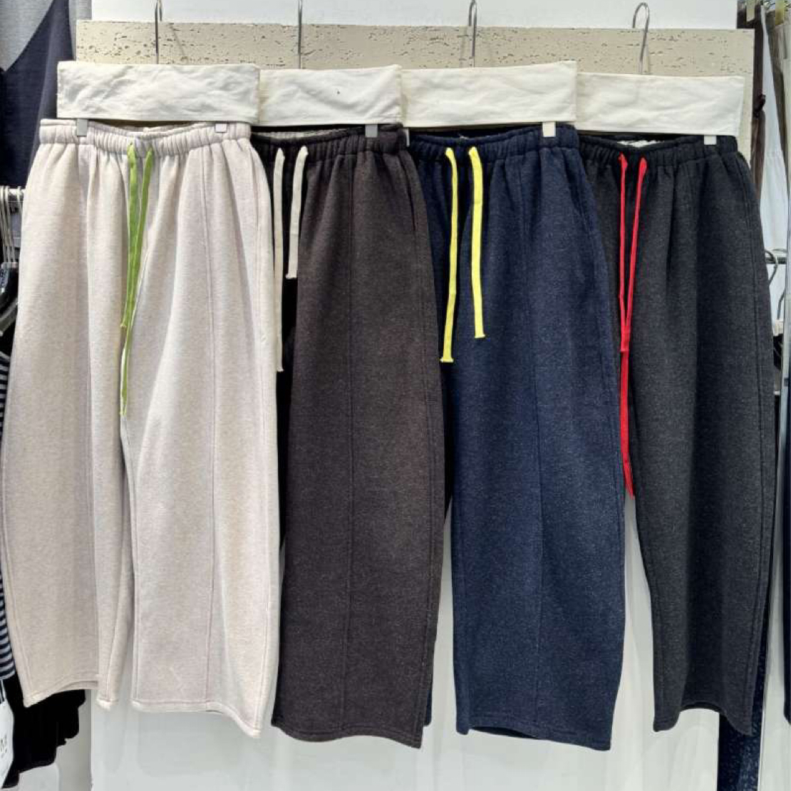 1389彩色抽绳羊绒昵加绒弯刀裤长100