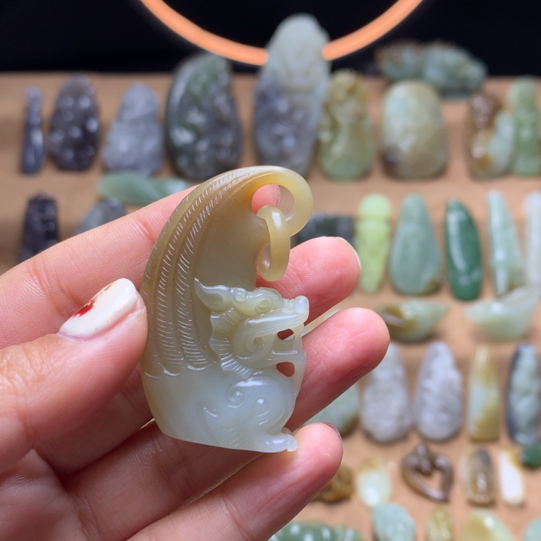 和田玉挂件未镶嵌风****?