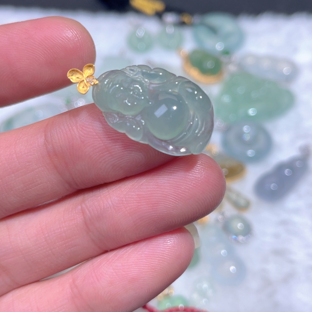 翡翠18K金镶嵌颈饰翡翠