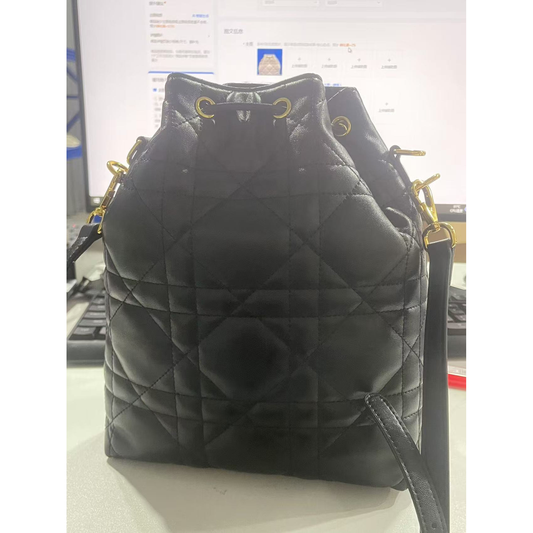 2025新款真皮女包藤格水桶L88030黑色21