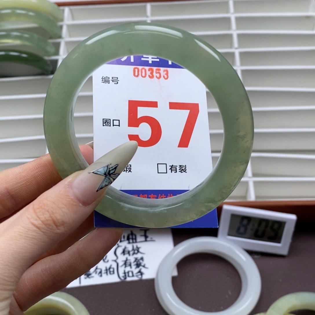 蛇纹石玉手镯未镶嵌