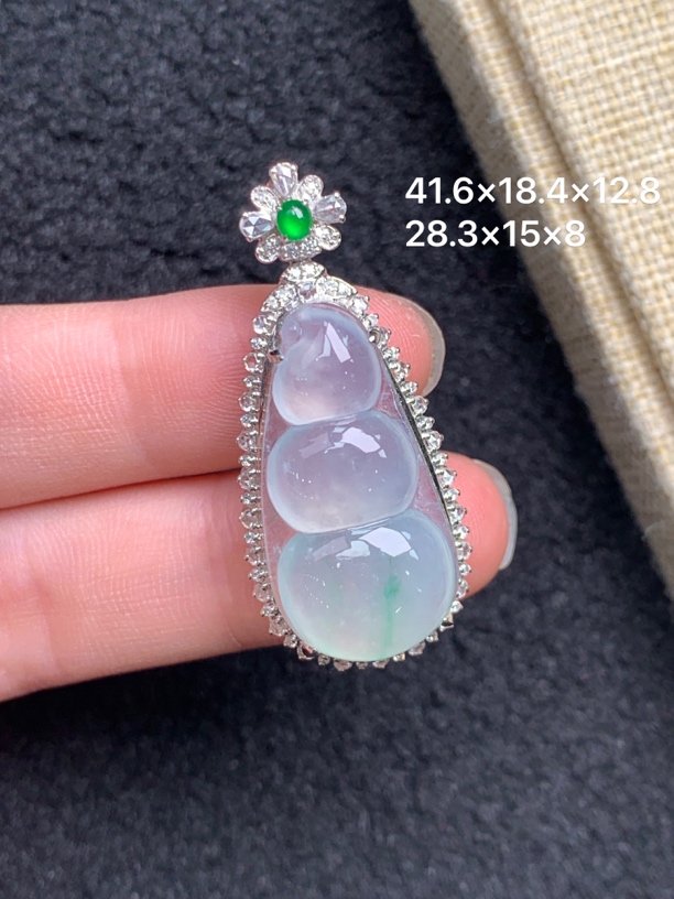 18K金镶嵌天然缅甸翡翠冰种福豆吊坠