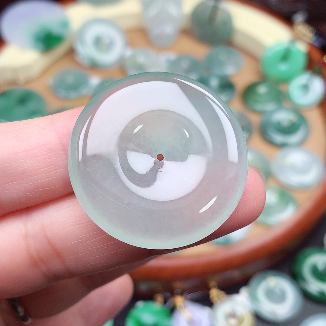 翡翠未镶嵌颈饰平安扣