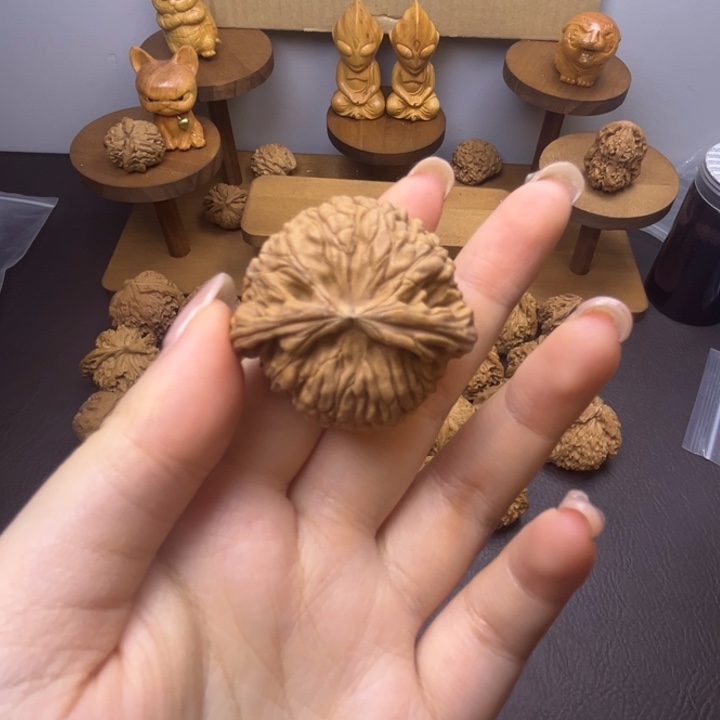 合***实桃核吊坠单只异型有瑕有黄