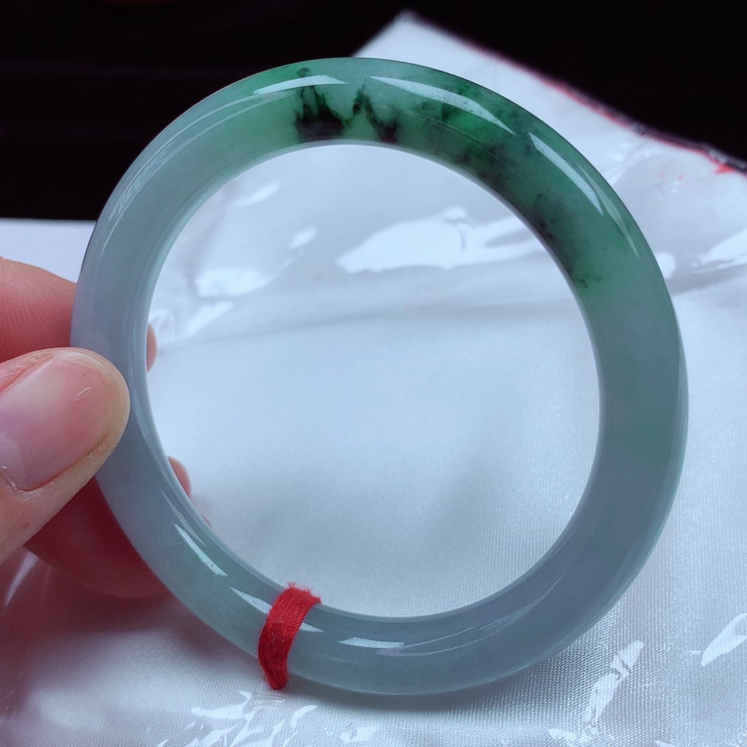 翡翠手镯（圆镯）未镶嵌56圈