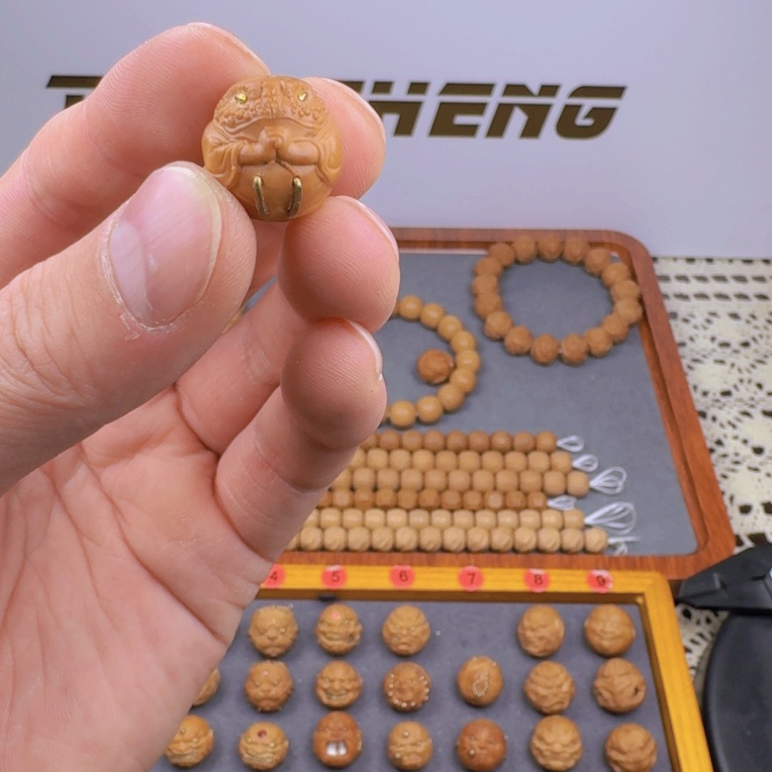 猴头核桃手串听*。功夫金蝉镶嵌