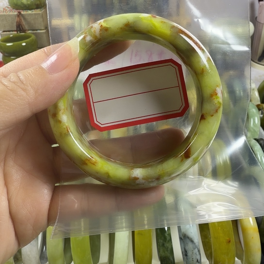 皮***Ꮤ蛇纹石玉未镶嵌手镯