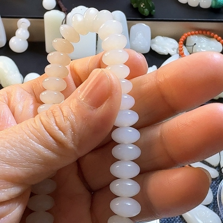 和田玉（白玉）颈饰未镶嵌玉*哥