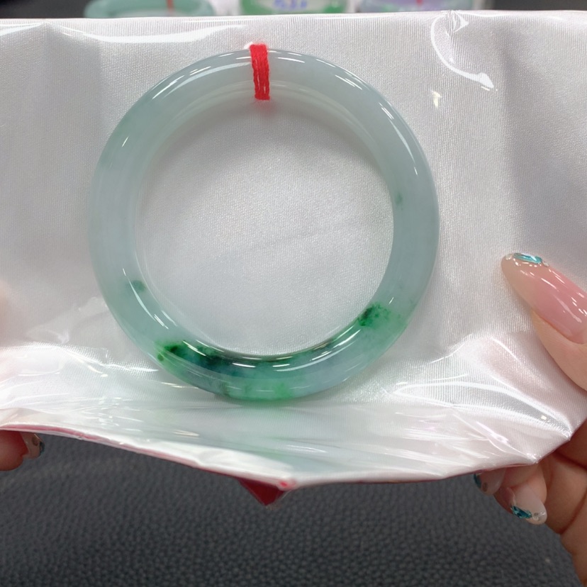 【闪购商品】翡翠手镯未镶嵌国****?翡翠