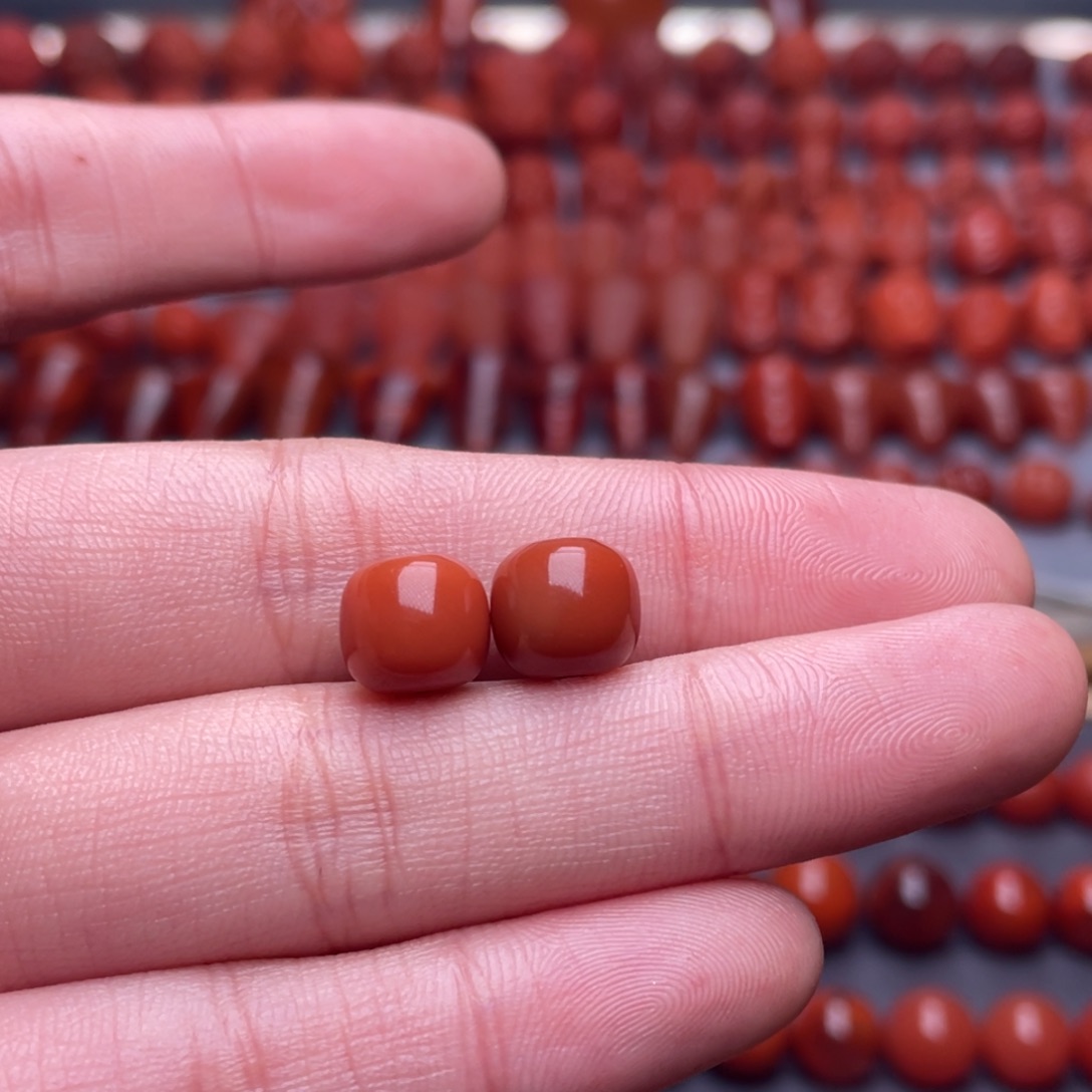 子***曰南红玛瑙未镶嵌其他W9瓦西柿子红老型珠一对