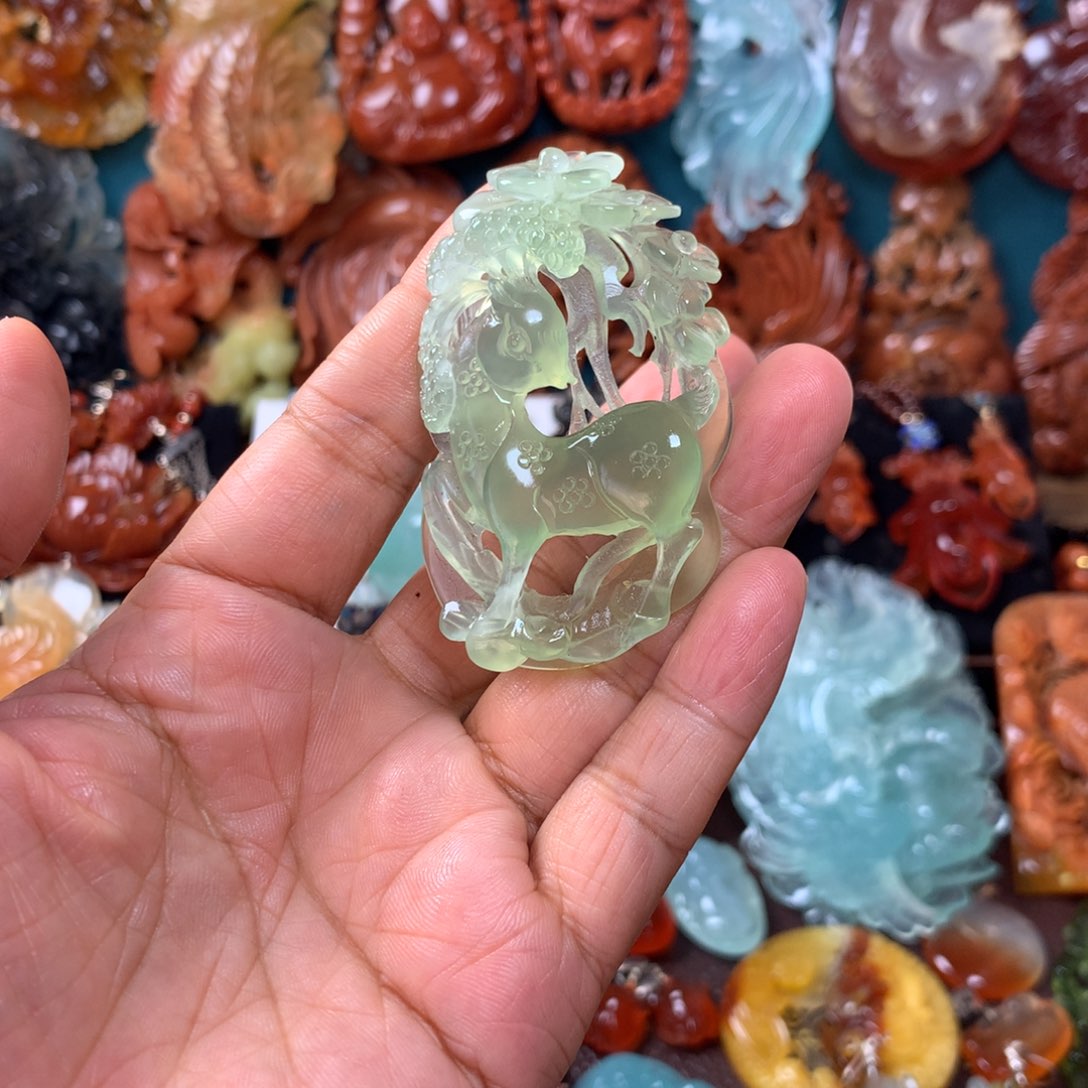 蛇纹石玉挂坠未镶嵌