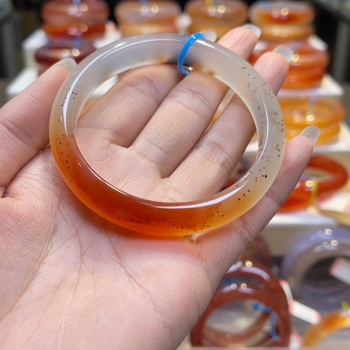 玛瑙/玉髓手镯未镶嵌