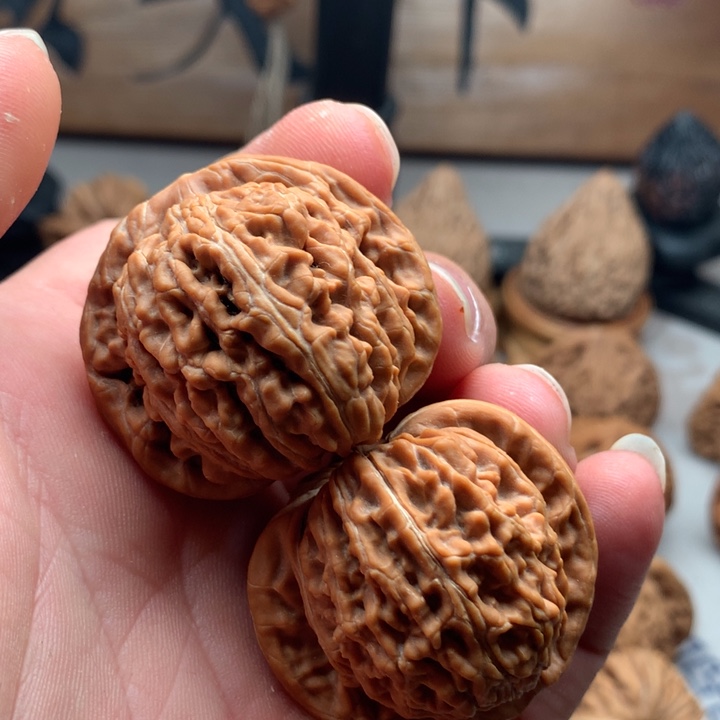 X***孙吊坠桃核山地果四座楼尺寸38