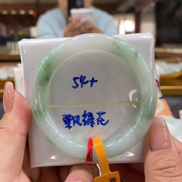 翡翠手镯未镶嵌翡翠 