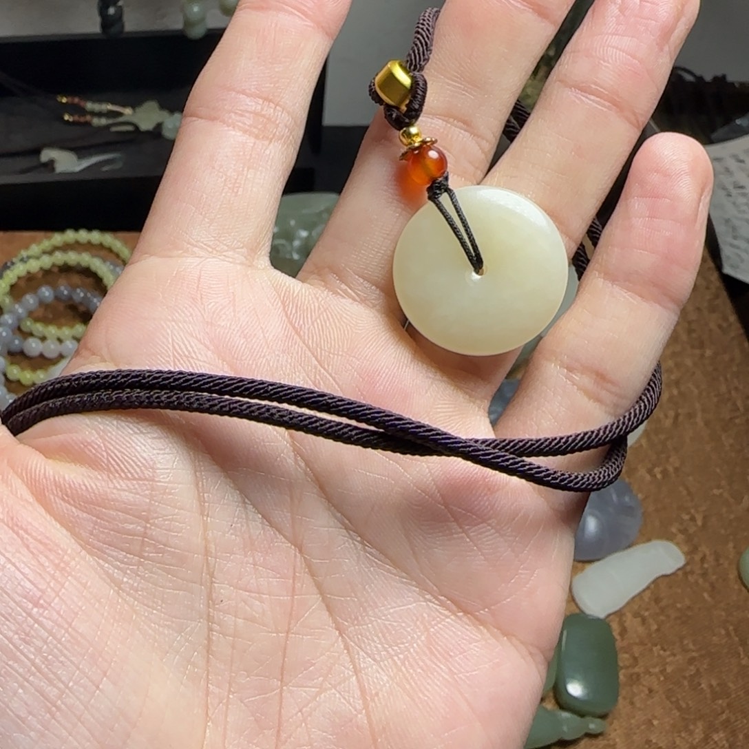 和田玉未镶嵌颈饰正常结构