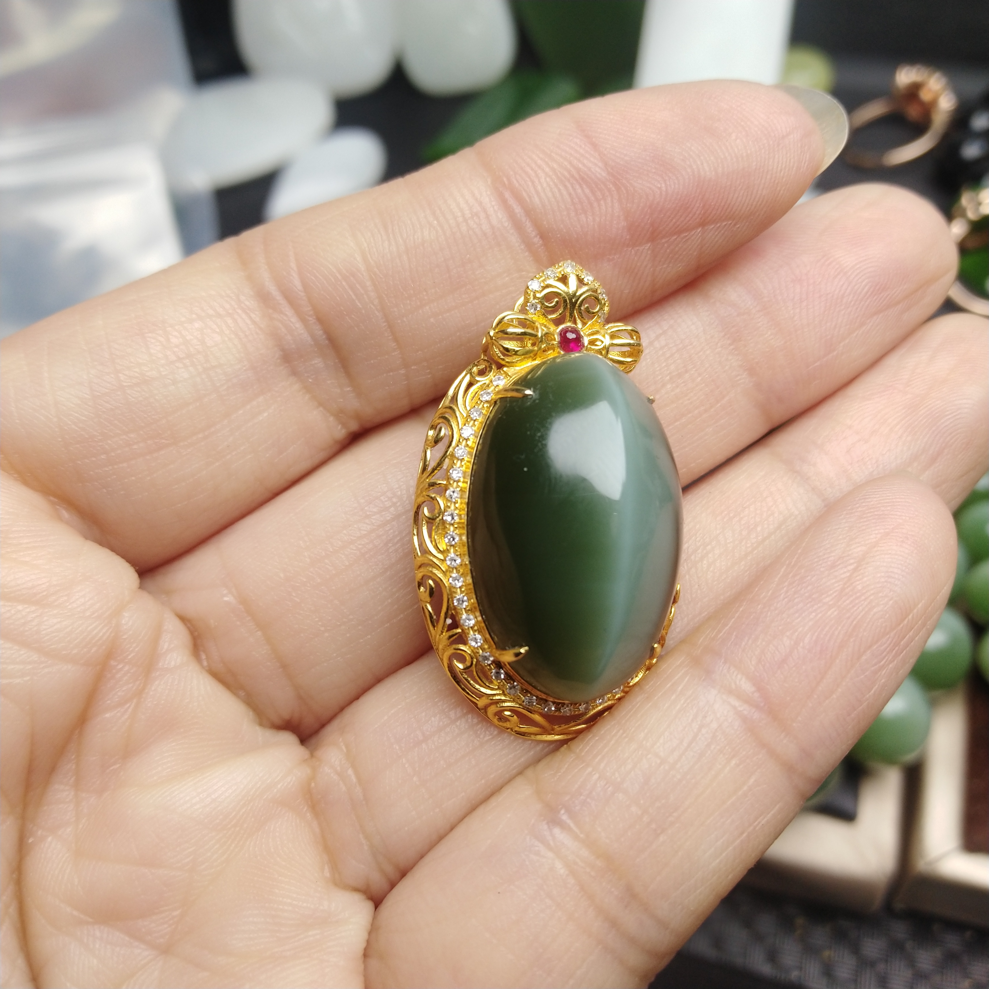 和田玉碧玉猫眼吊坠