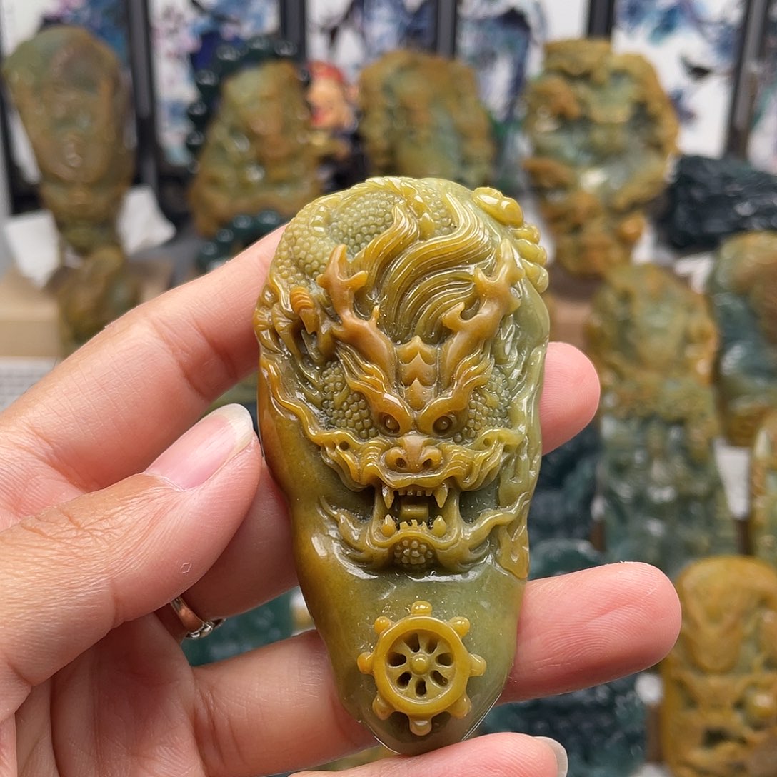翡翠未镶嵌颈饰天然翡翠a货龙