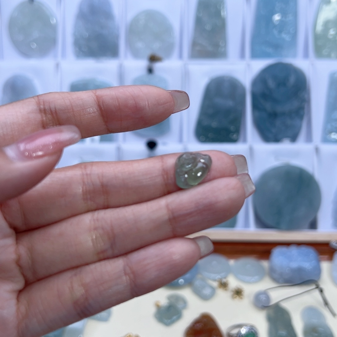 翡翠未镶嵌颈饰公*