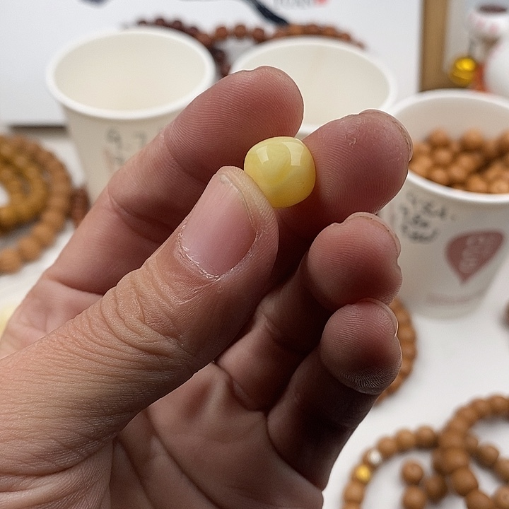猴头核桃吊坠黄色配饰0.91