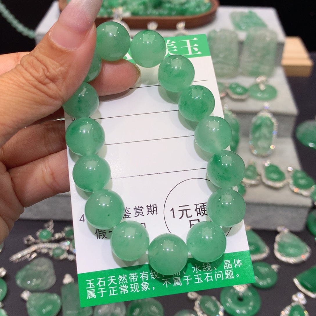 颈饰银S925镶嵌石英质玉（非洲翠）