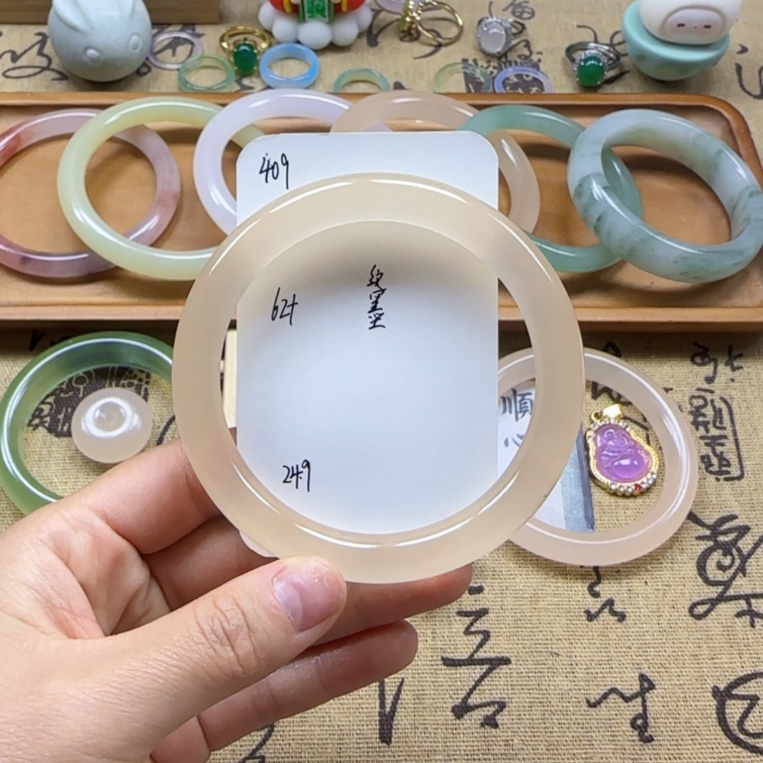 石英质玉手镯未镶嵌409