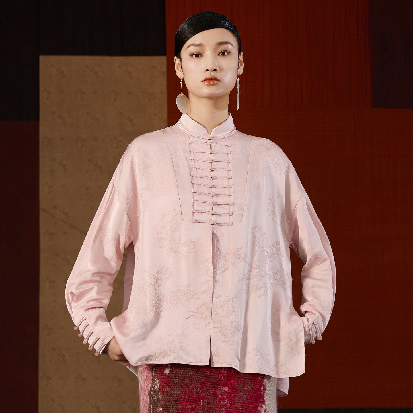 界内界外新中式人丝提花衬衫盘扣立领上衣百搭优雅衬衣女J43C7029