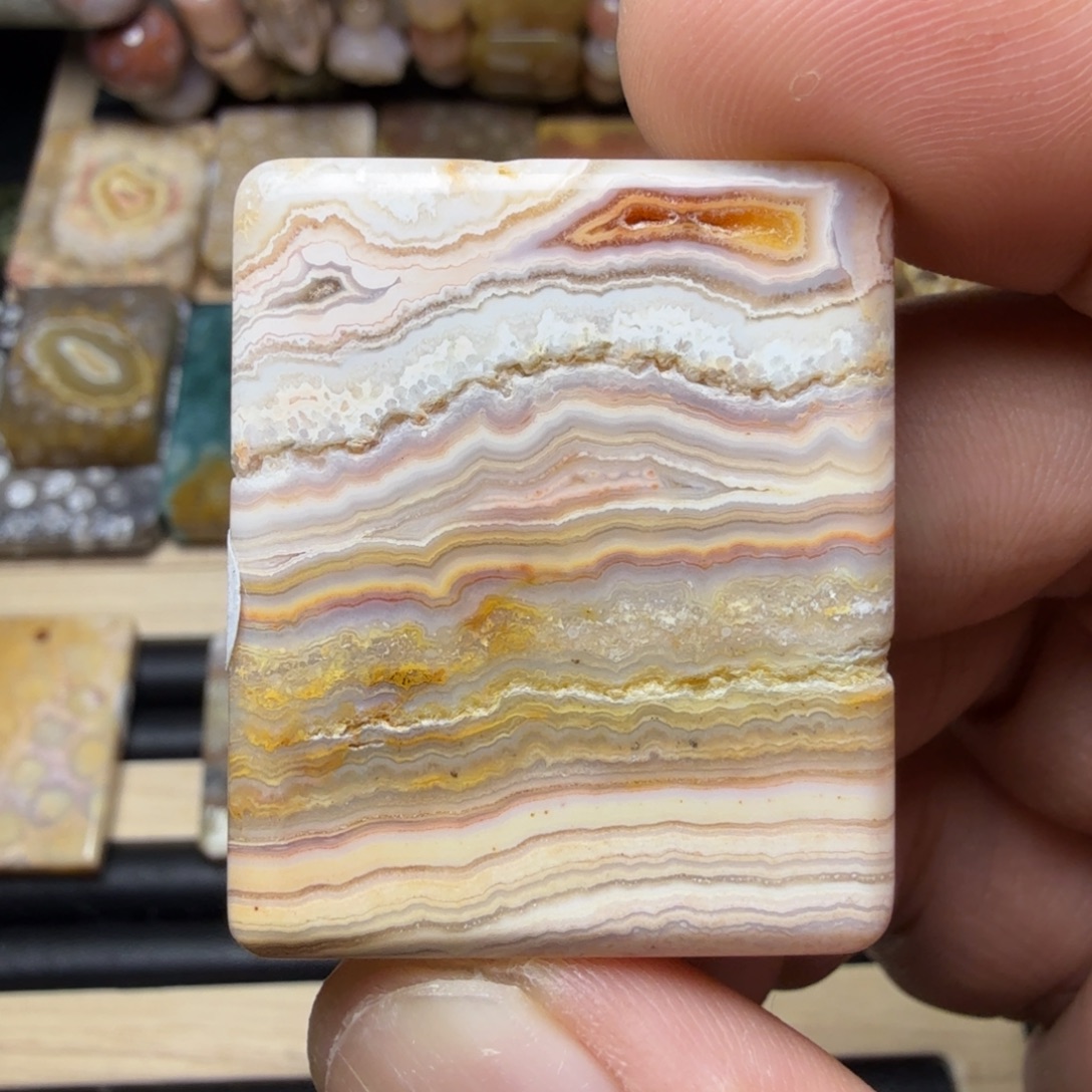 石英质玉未镶嵌纯天然色有机玉石保真色瑕疵特价不退换